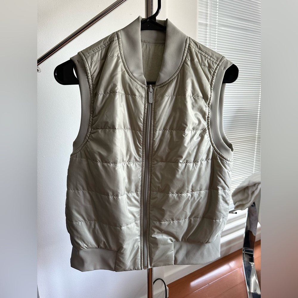 Lululemon Non-Stop Bomber Reversible Vest in Palm Court green